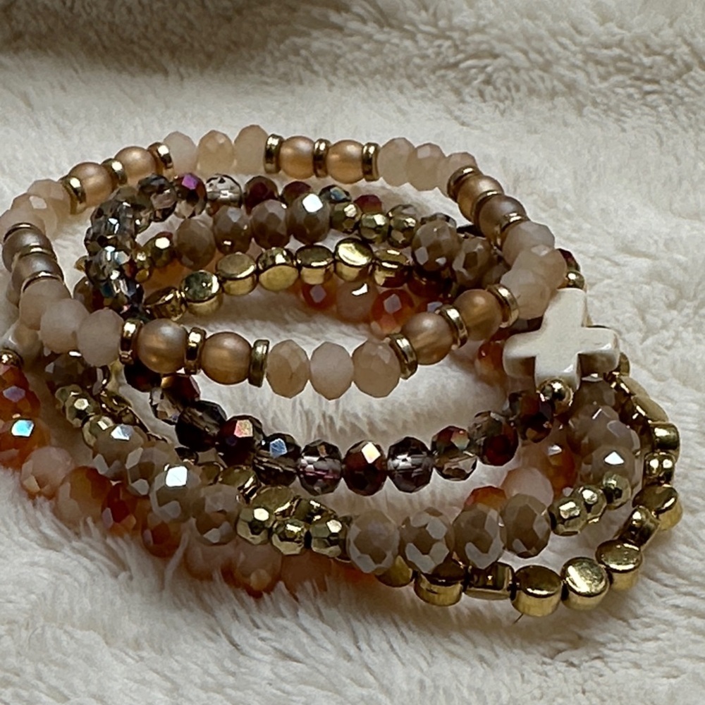 Beaded Bracelets Peachy Gold Mauve Set of 5 with Cross Charms on 2 of them NWOT - Picture 15 of 16